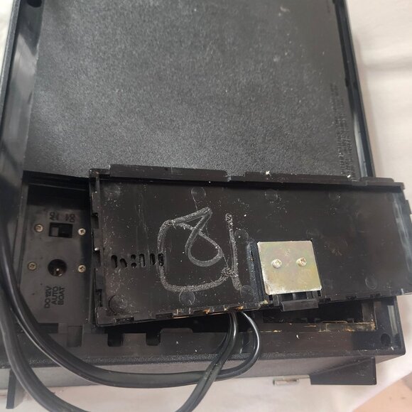 RCA YZD 589 Vintage 8 Track Stereo Mobile  Player Speaker Case FOR PARTS READ - Picture 11 of 11